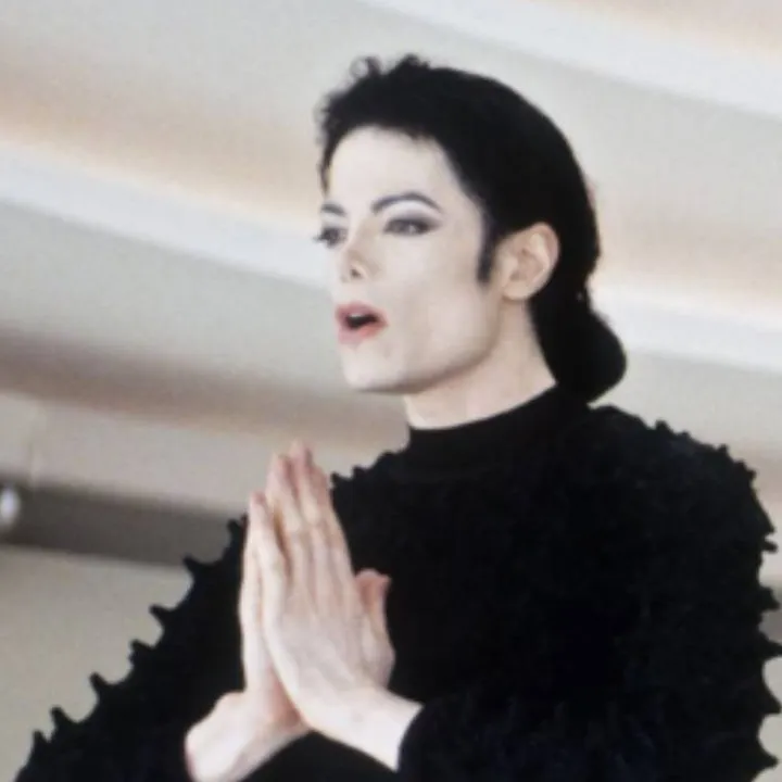 chat with ai character: Michael Jackson 