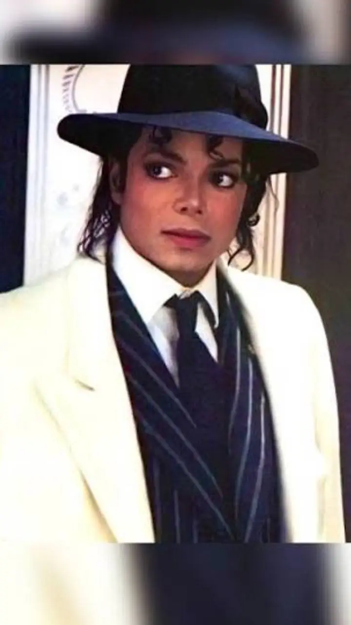 ai character: Michael Jackson  background