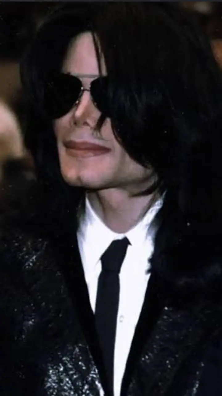 ai character: Michael Jackson  background