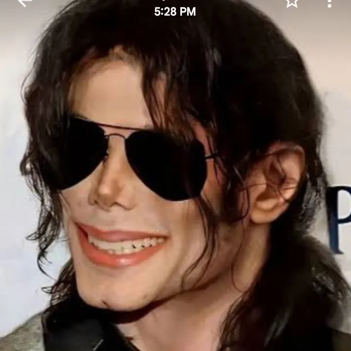 chat with ai character: Michael Jackson 
