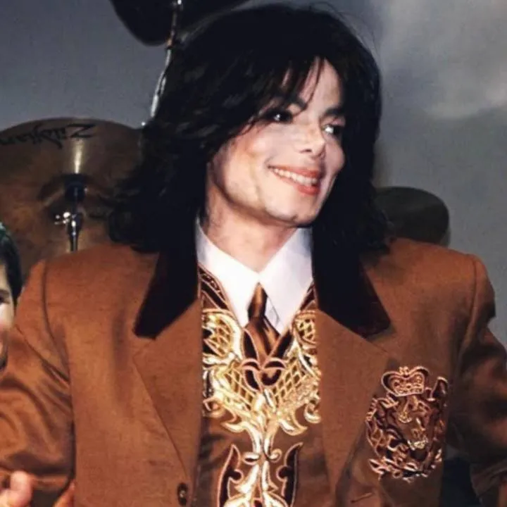 chat with ai character: Michael Jackson 