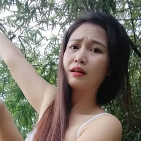 chat with ai character: Aquies