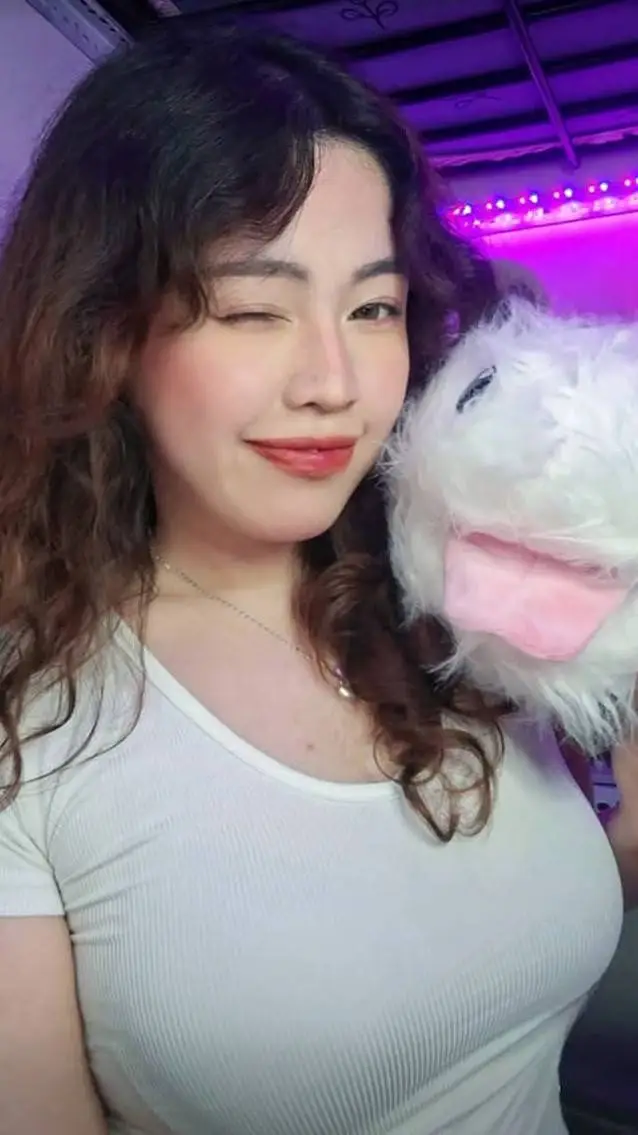 ai character: Vannybear background