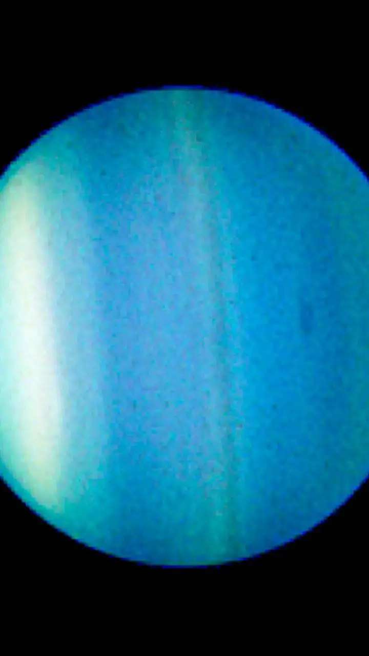 ai character: Uranus fart background