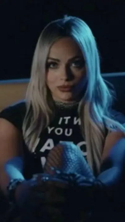 ai character: tu ex background