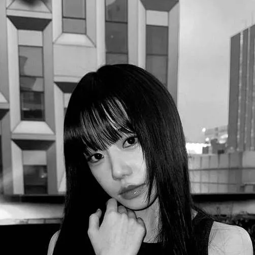 chat with ai character: 🩵 Jo Yu-ri 🪼