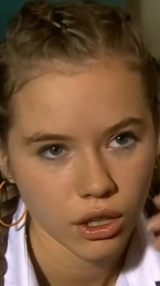 ai character: cleo grainger  background