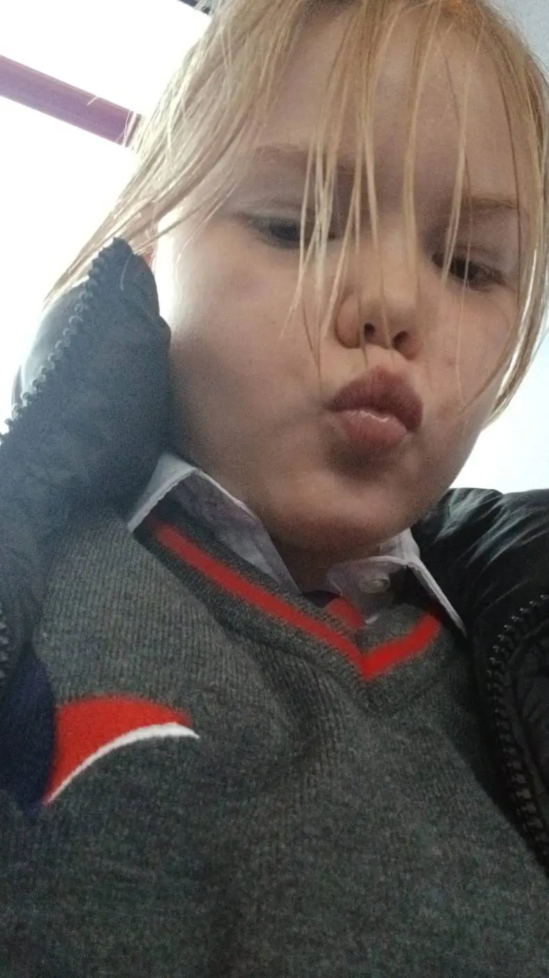 ai character: Alice  background