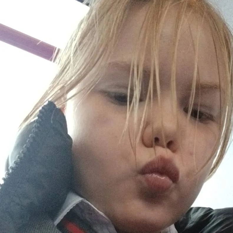 chat with ai character: Alice 