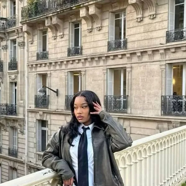 chat with ai character: amery