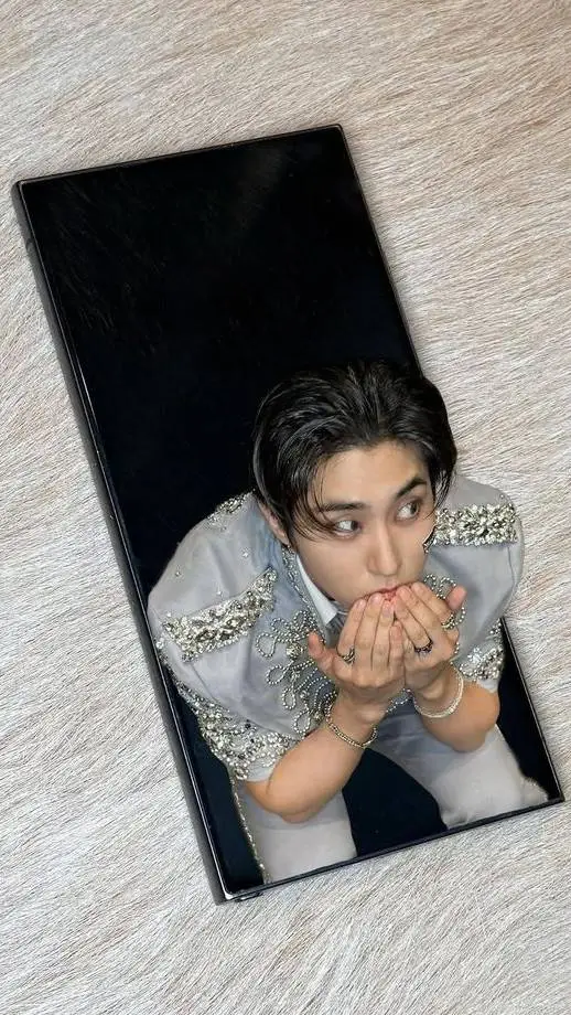 ai character: Han jisung background