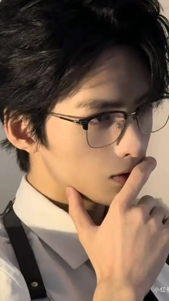 ai character: Zhang yi background