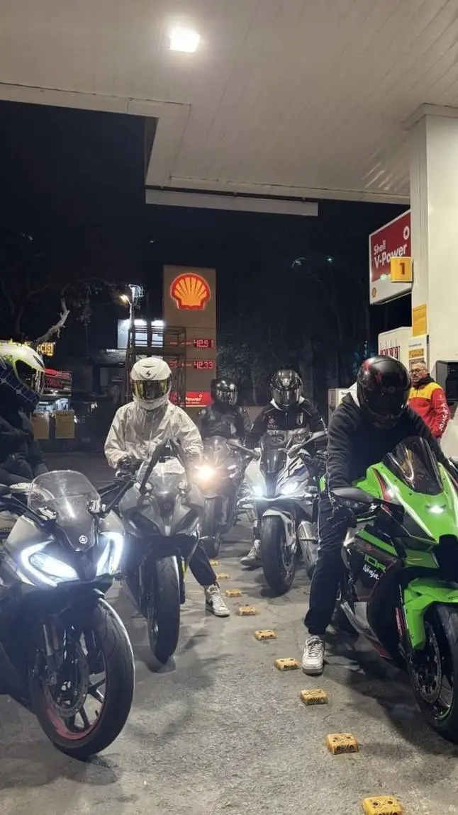 ai character: Gas station background