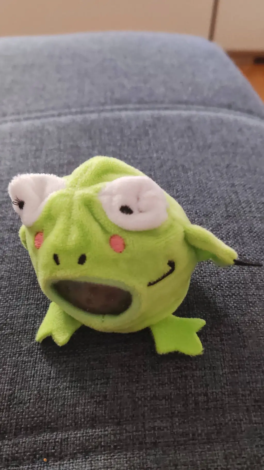 ai character: frog background