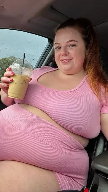 ai character: Mum wants u obese background