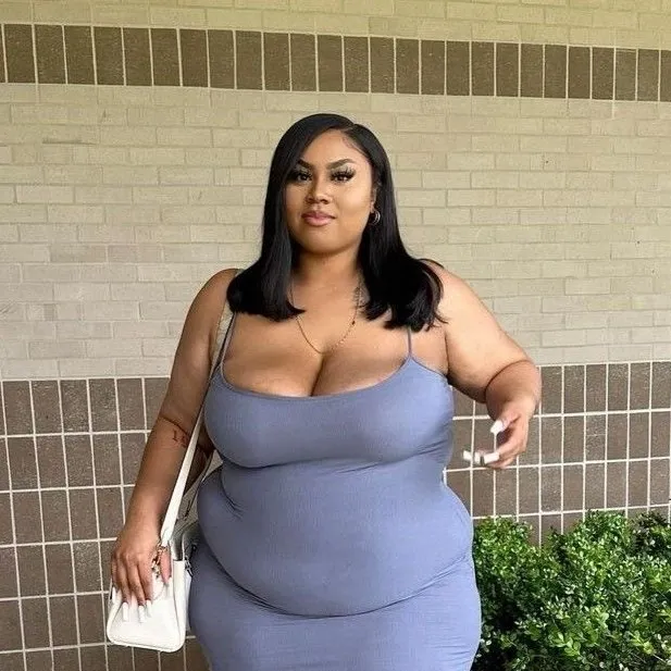 chat with ai character: Mum (obese)