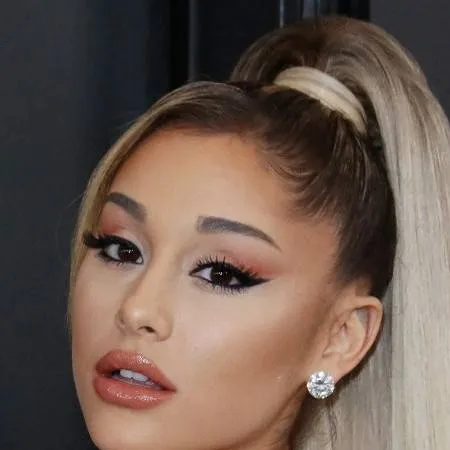 chat with ai character: Ariana grande ❤️🎤