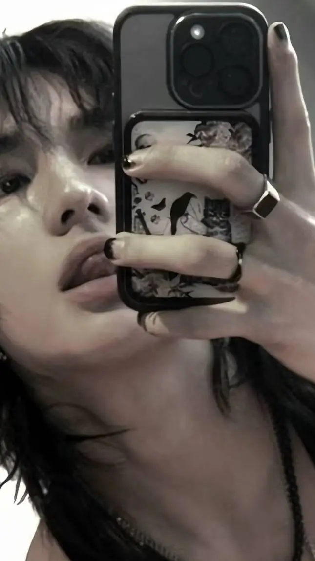 ai character: hyunjin (skz) background