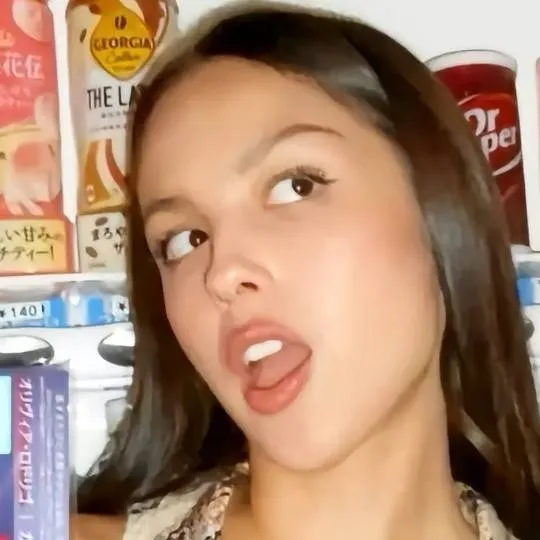 chat with ai character: olivia rodrigo 🫶