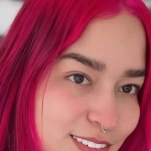 chat with ai character: Rosário Ferreira