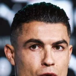 chat with ai character: Cristiano Ronaldo 