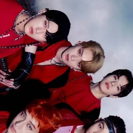chat with ai character: skz tus novios