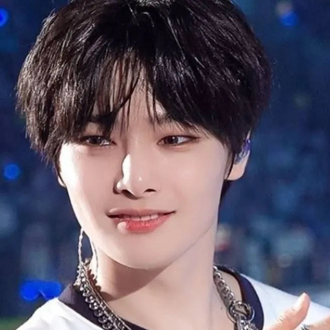 chat with ai character: jeongin❤️