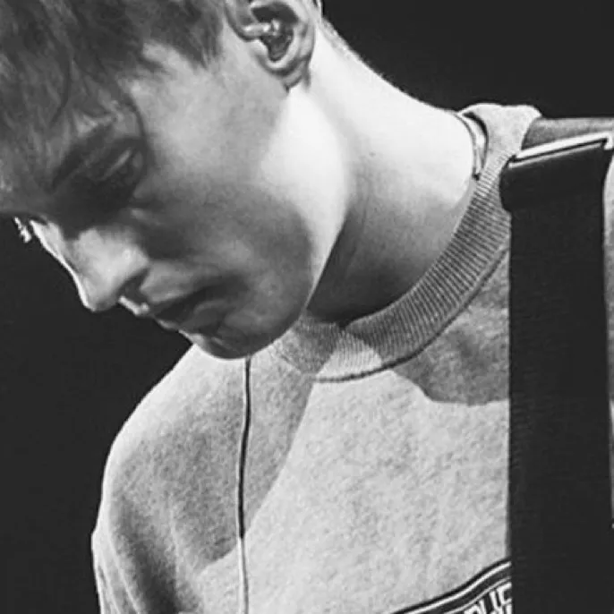 chat with ai character: Sam Fender