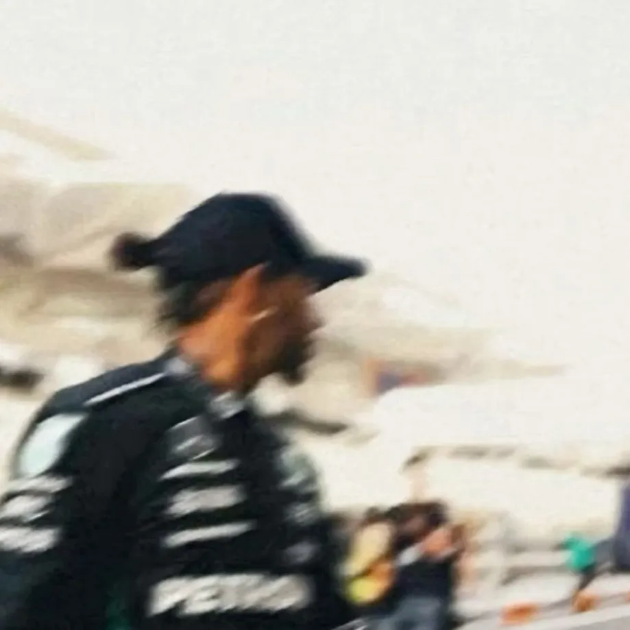 chat with ai character: Lewis Hamilton
