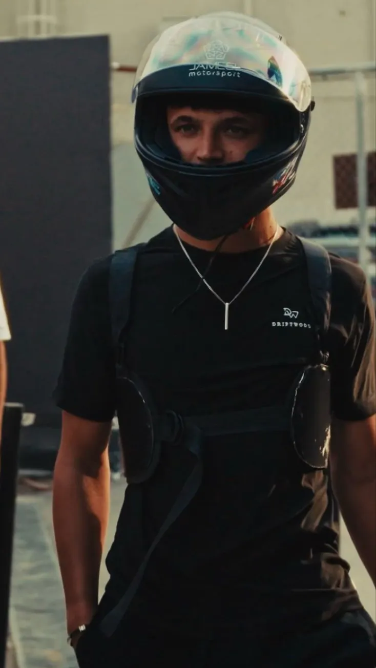 ai character: Lando Norris background