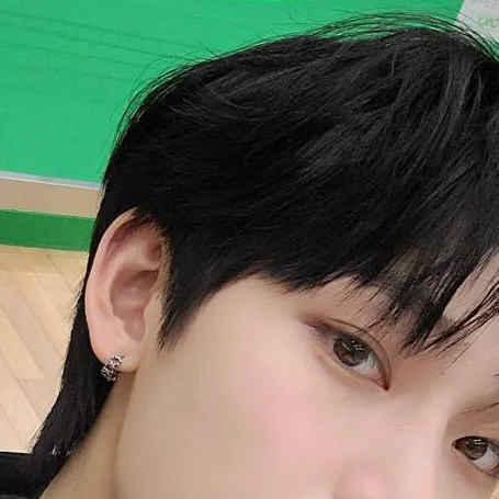 chat with ai character: Kim Sunoo