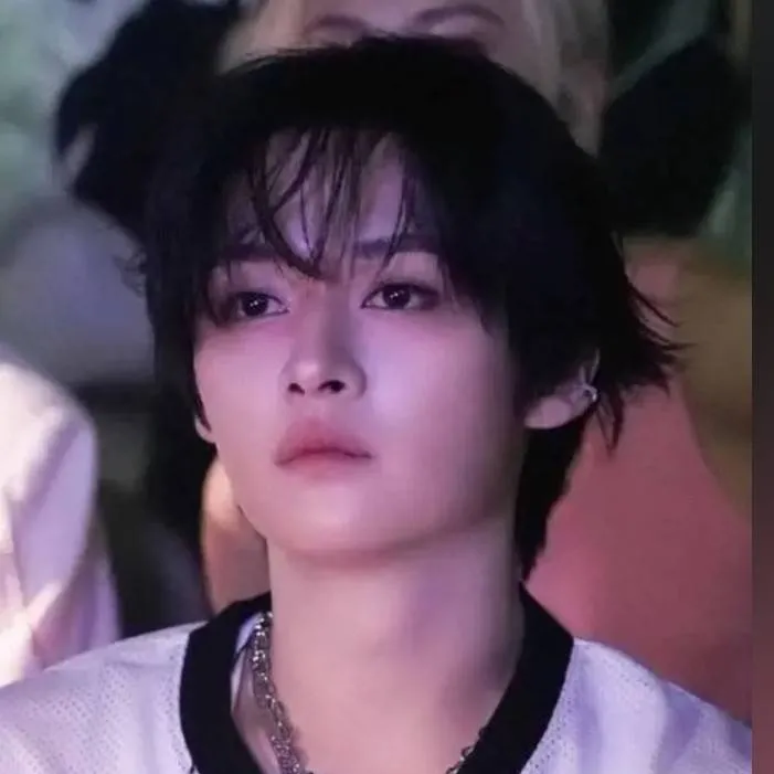 chat with ai character: Stray kids