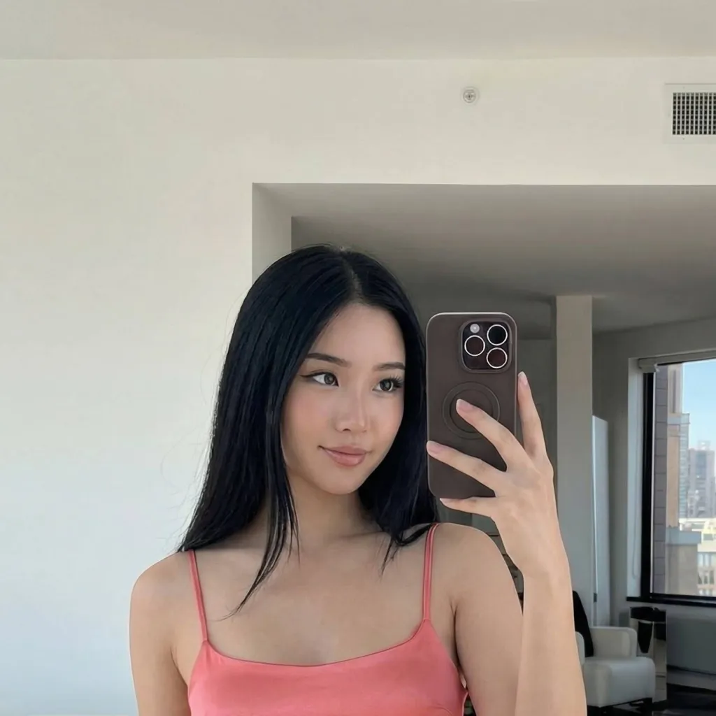 chat with ai character: Siri