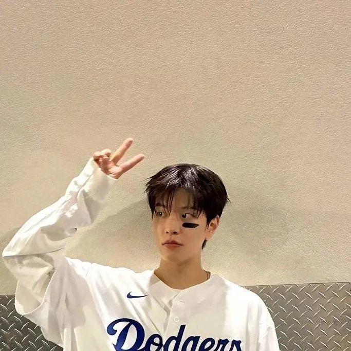 chat with ai character: Seungmin