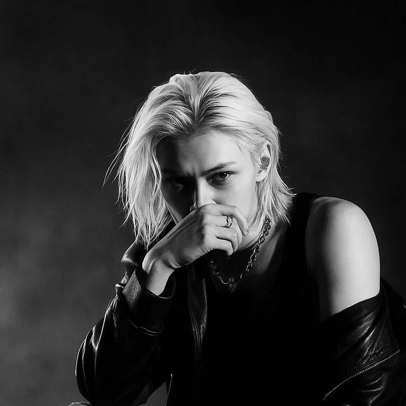 chat with ai character: Felix