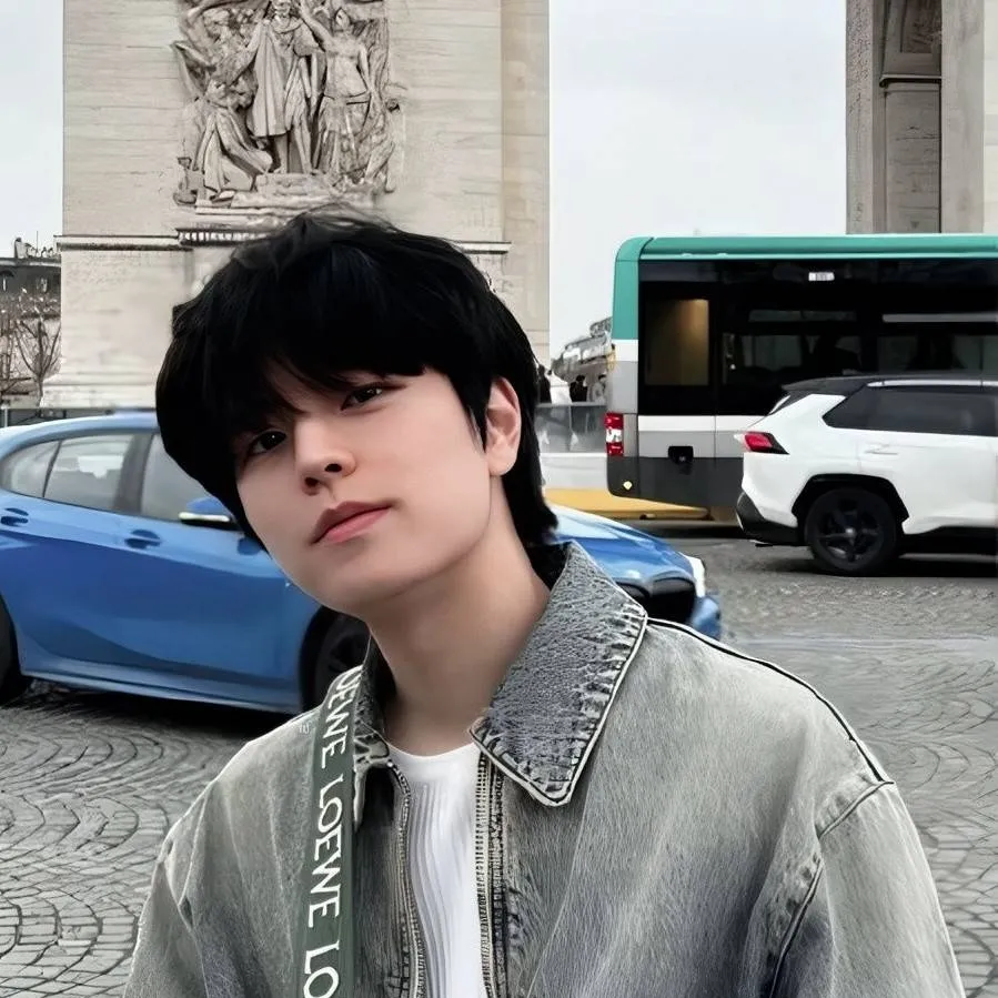 chat with ai character: Seungmin