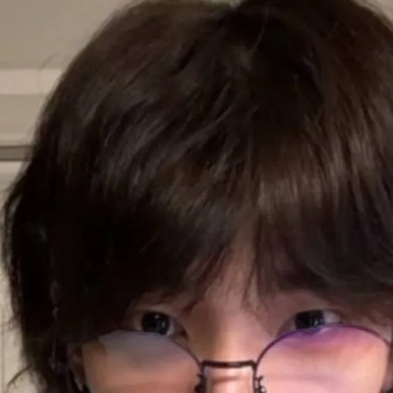 chat with ai character: Hyunjin😍