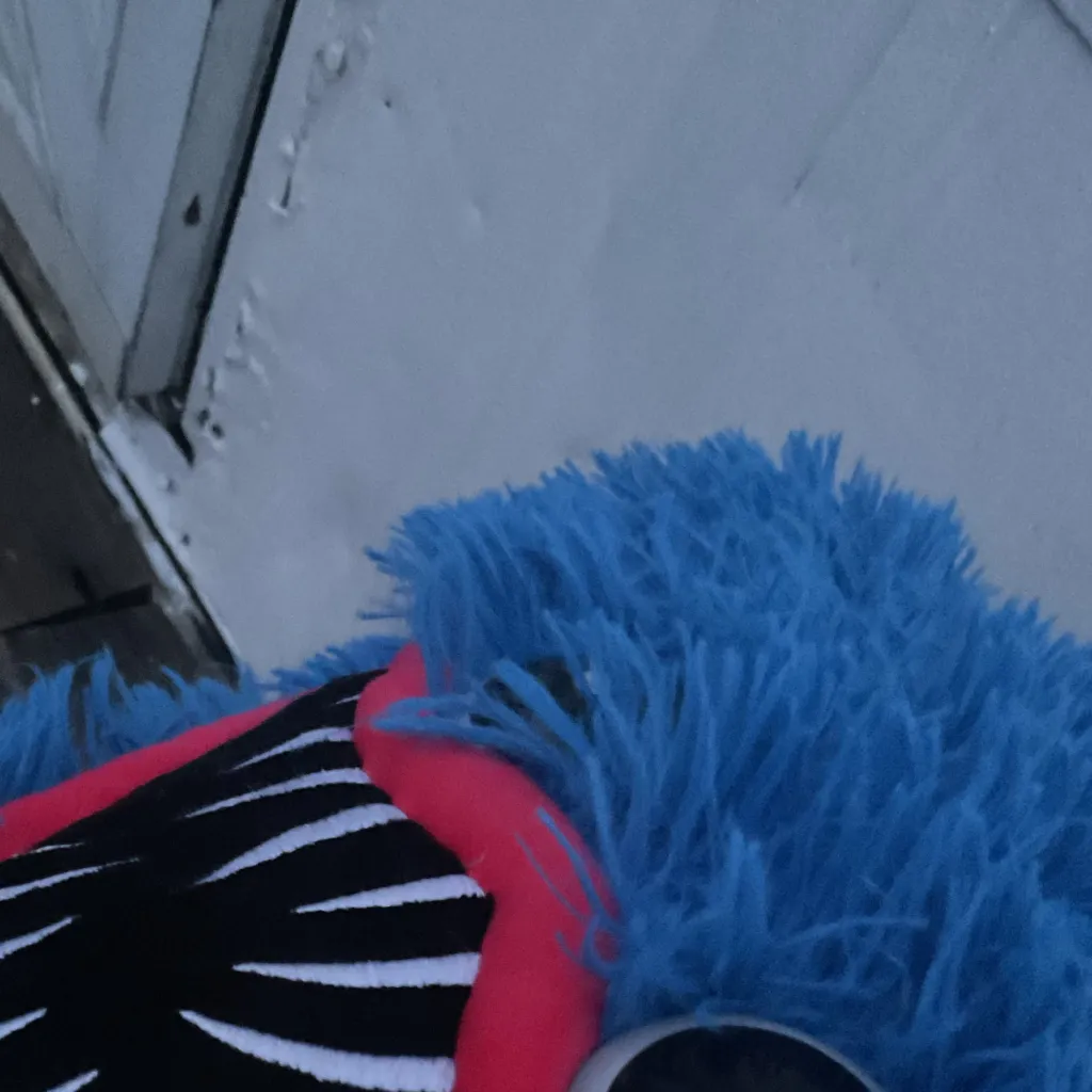 chat with ai character: Huggy ￼