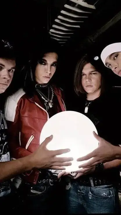 ai character: tokio hotel background