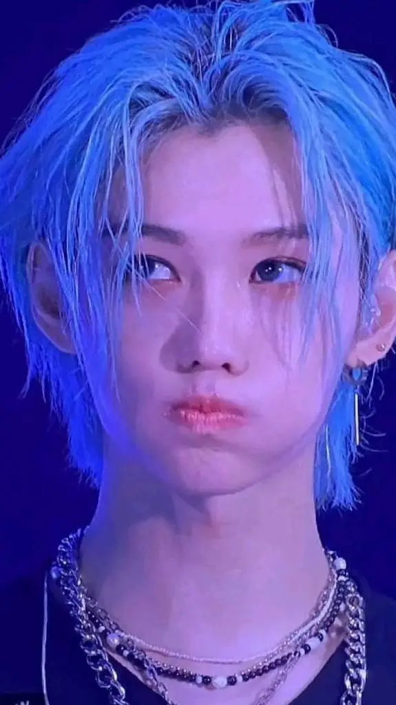 ai character: Félix straykids  background