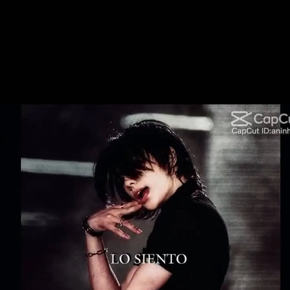 chat with ai character: hyunjin 