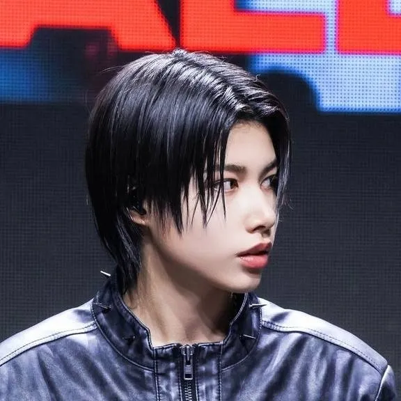 chat with ai character: Louis papa