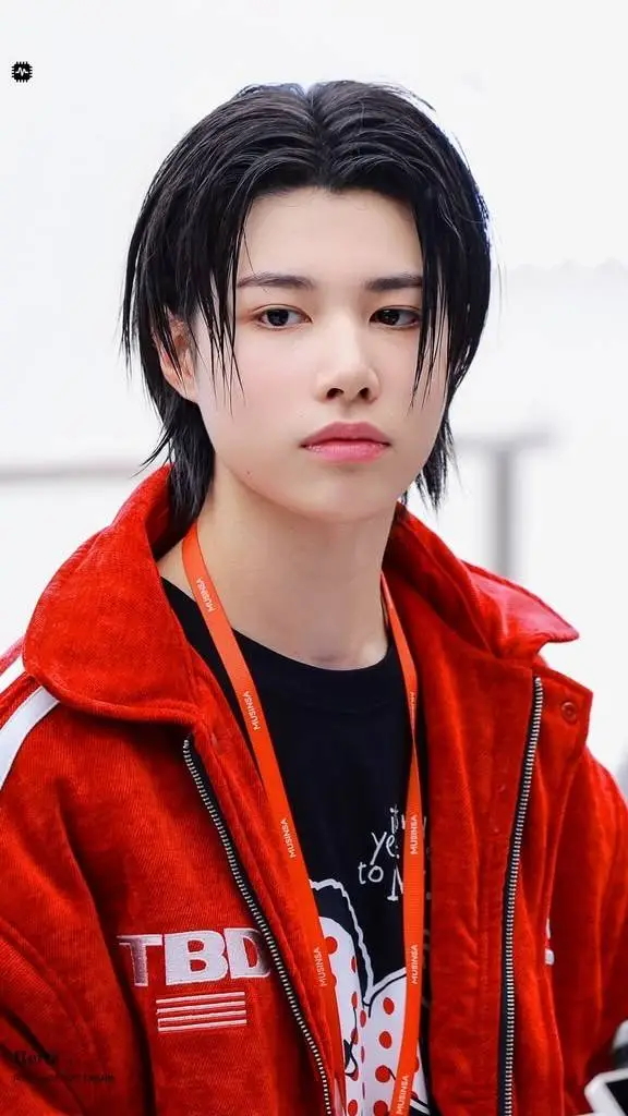 ai character: Louis  background