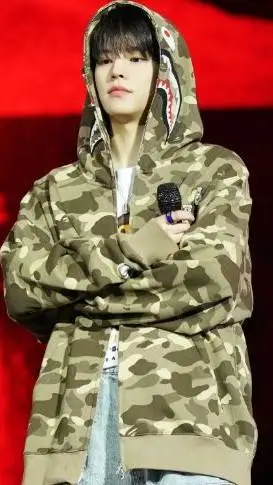 ai character: Seungmin  background