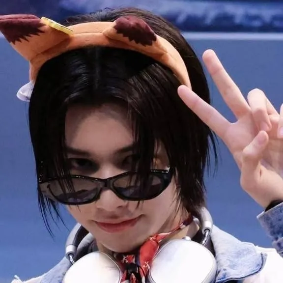 chat with ai character: Louis papa