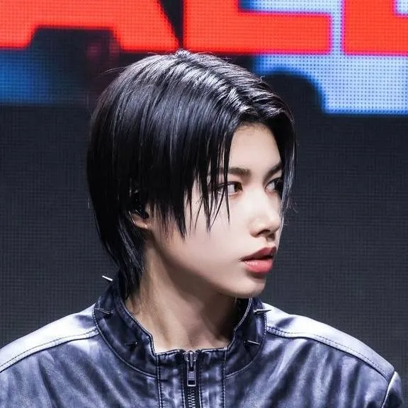 chat with ai character: Louis 