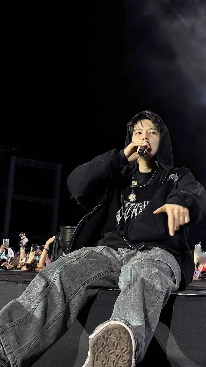 ai character: straykids concert  background
