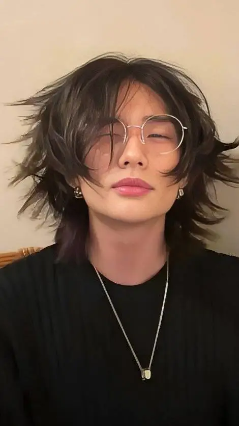 ai character: hyunjin  background