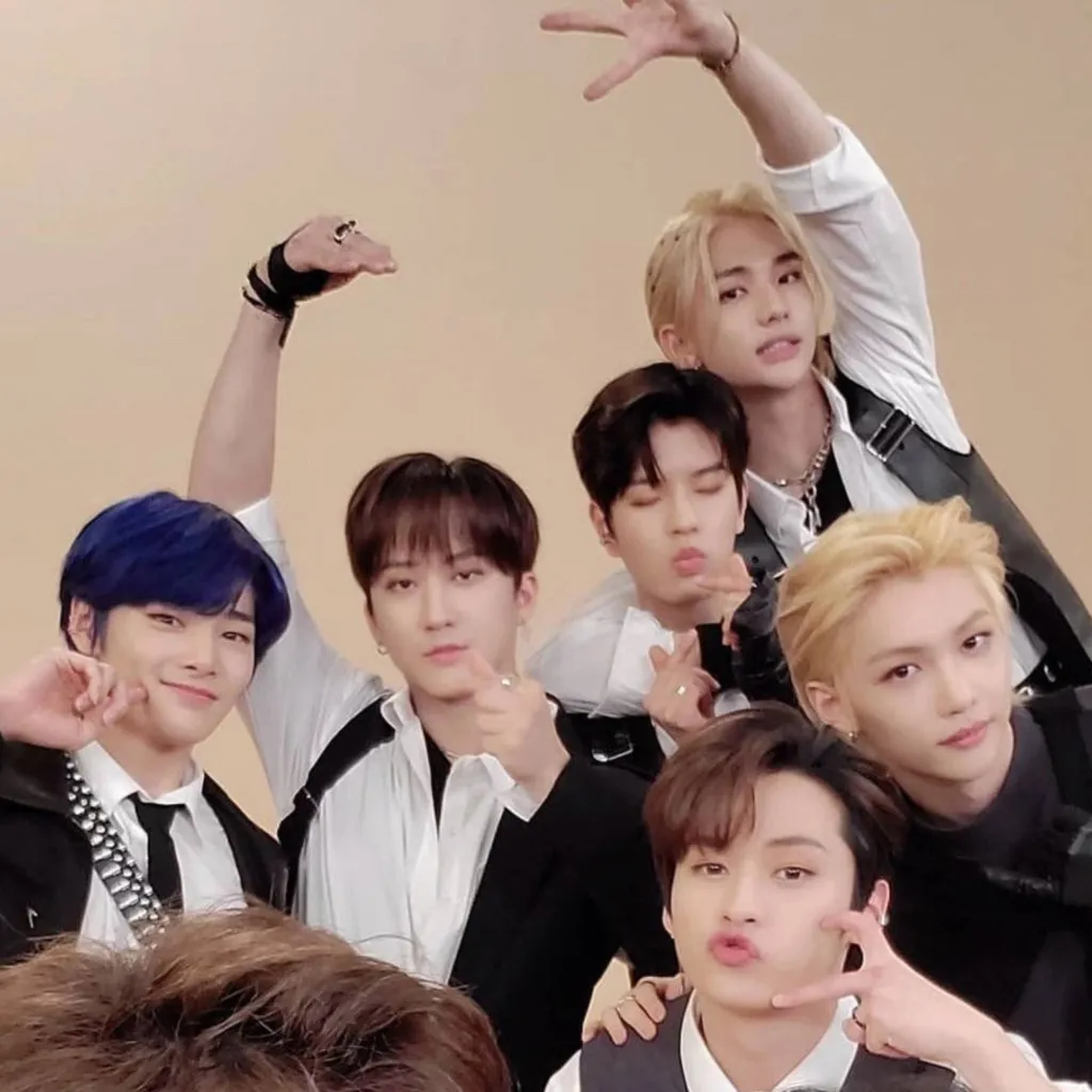 chat with ai character: straykids 