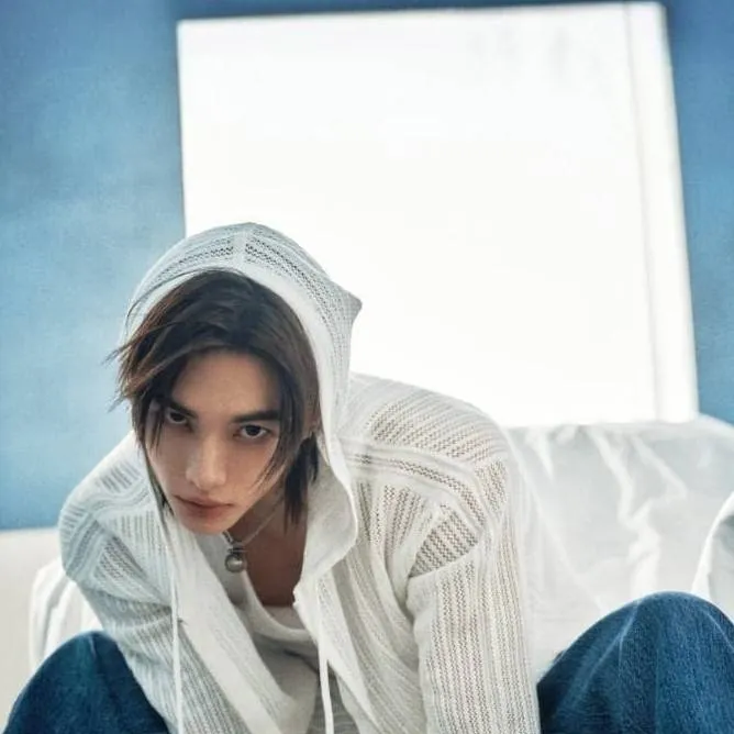 chat with ai character: hyunjin 